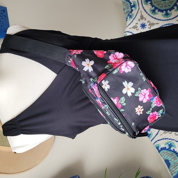 Sojourner Handbags - NWOT - Sojourner Floral Body/Hip Bag
